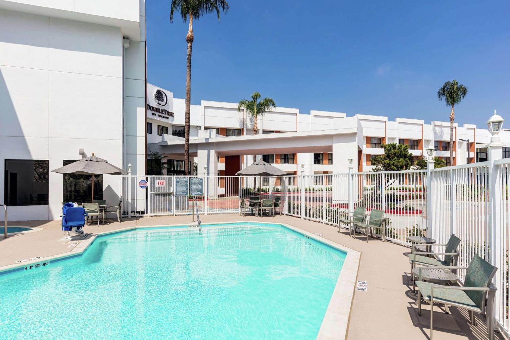 Doubletree By Hilton Pomona Hotel Exterior foto